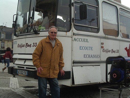 Le Coffee Bus 33 en action, place de la Victoire à Bordeaux